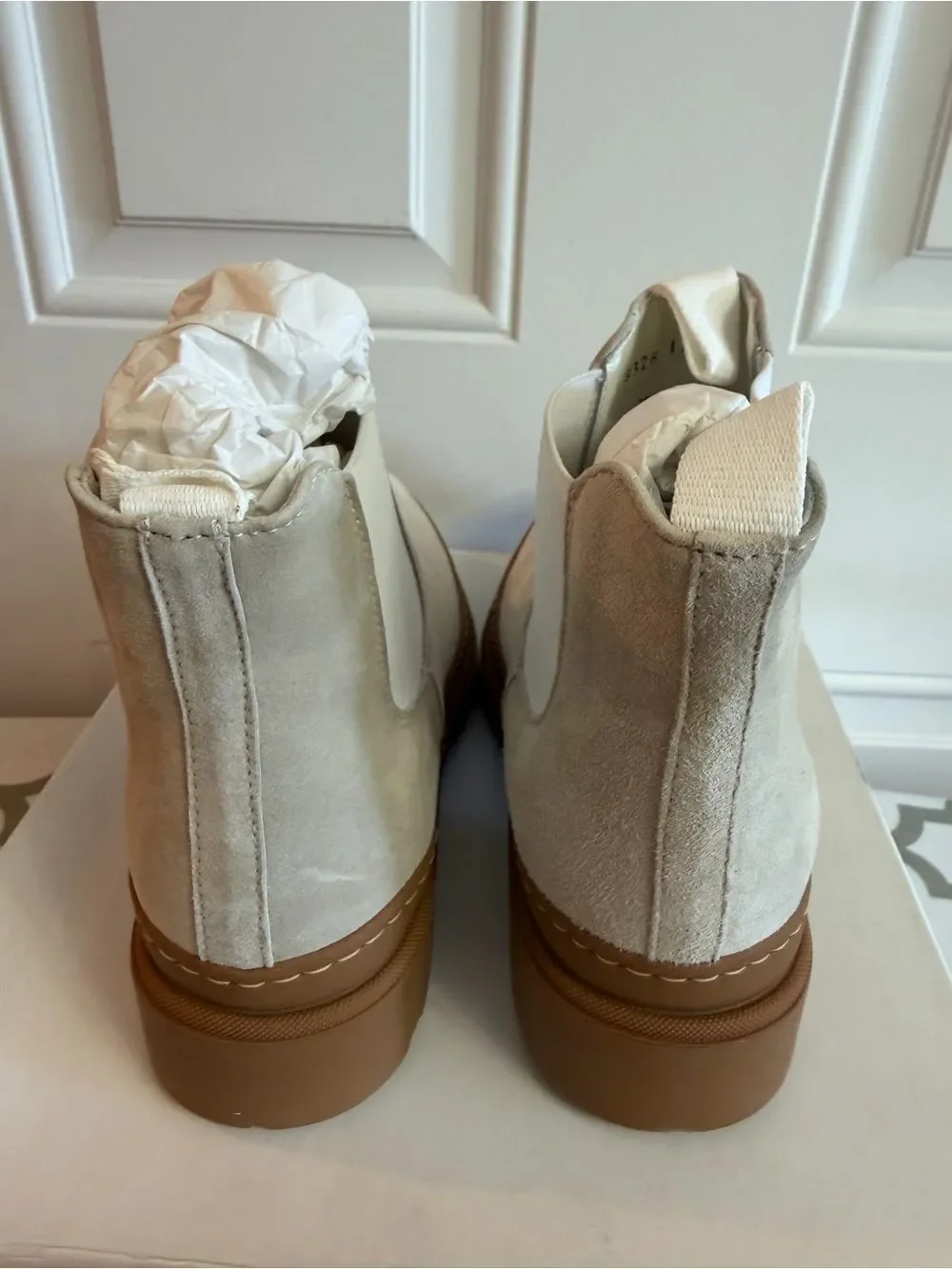 Boemos Made in Italy Ivory Suede Chelsea Boots | Chunky Lug Sole | EU 38 NEW